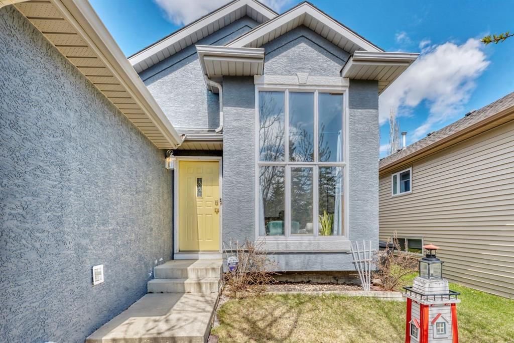 32 Somercrest Manor SW, Calgary — photo 2 of 38
