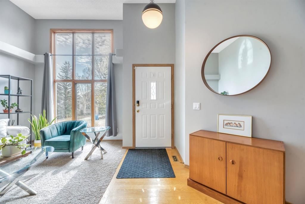 32 Somercrest Manor SW, Calgary — photo 3 of 38