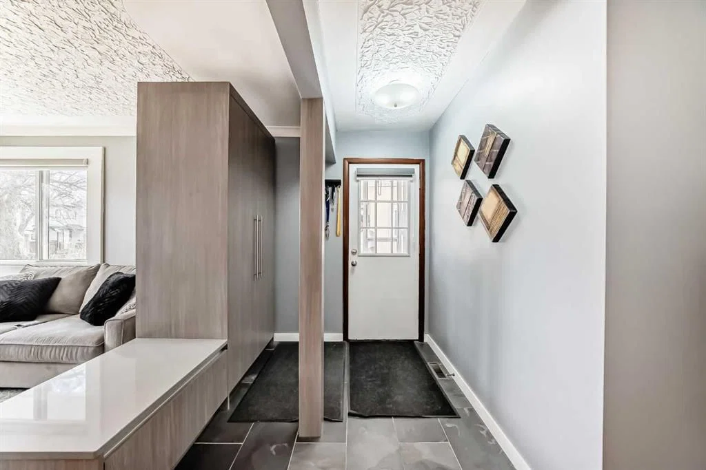 417 37 Street SW, Calgary — photo 4 of 28