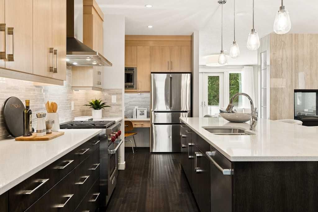 225 38 Avenue SW, Calgary — photo 4 of 49