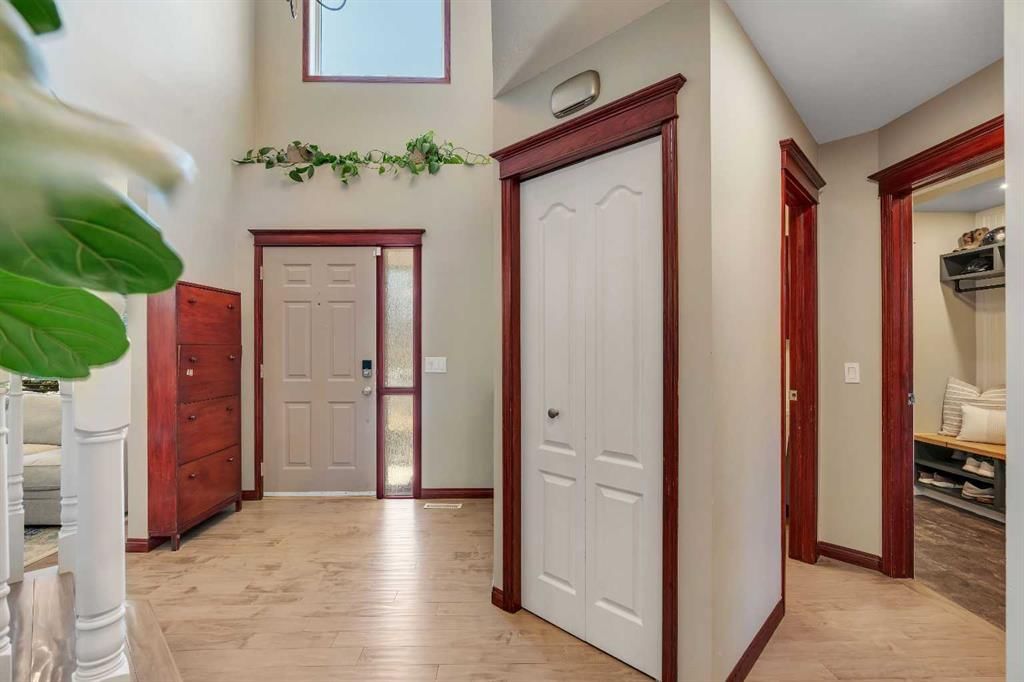 141 Mountain Park Drive SE, Calgary — photo 3 of 49