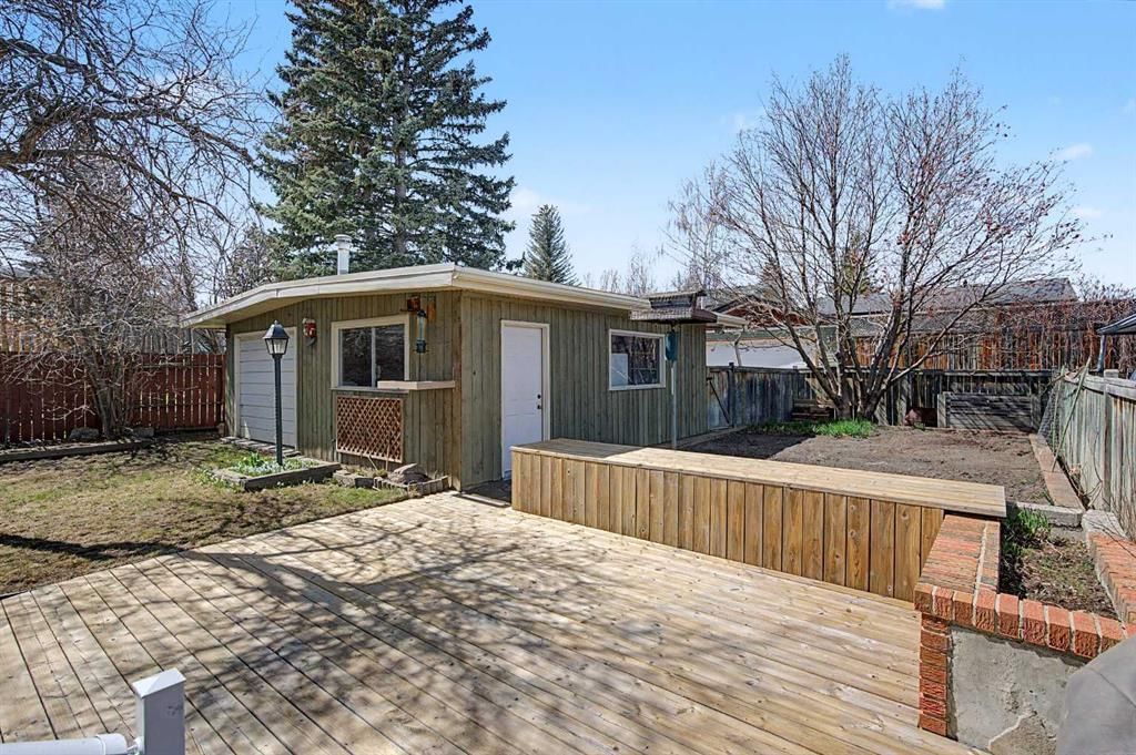 1284 Hunterburn Crescent NW, Calgary — photo 3 of 49