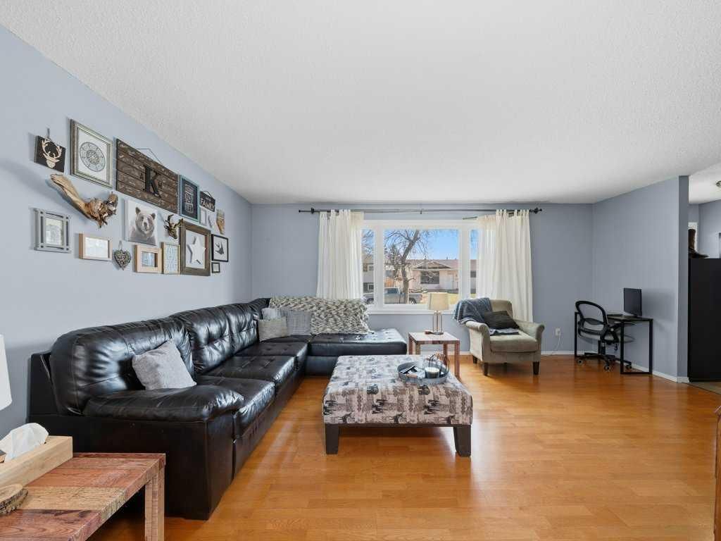 235 Rundleridge Drive NE, Calgary — photo 4 of 47