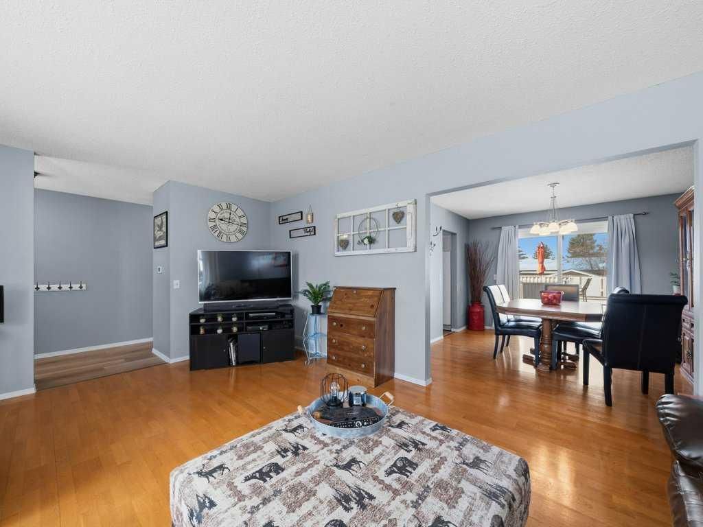 235 Rundleridge Drive NE, Calgary — photo 5 of 47