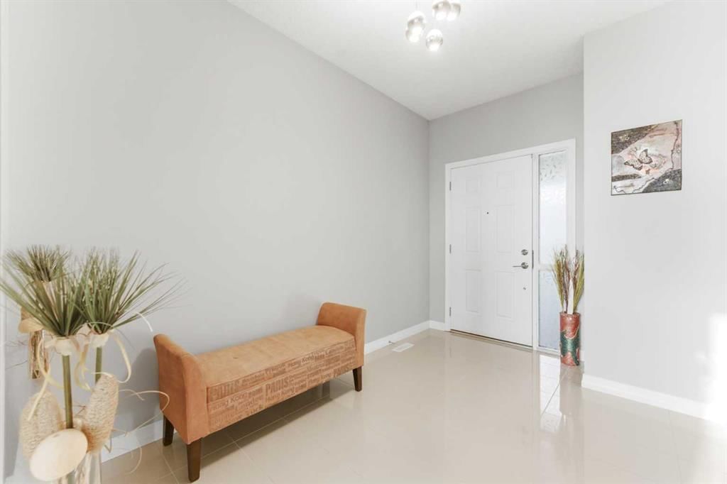 71 Evansfield Rise NW, Calgary — photo 3 of 49