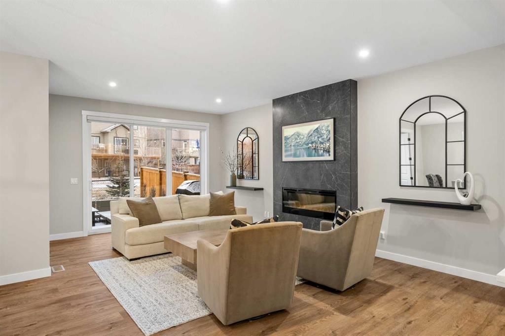 135 Silver Spruce Grove SW, Calgary — photo 4 of 50