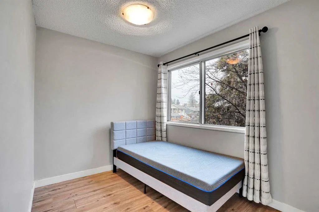 52 Pennsburg Way SE, Calgary — photo 5 of 25