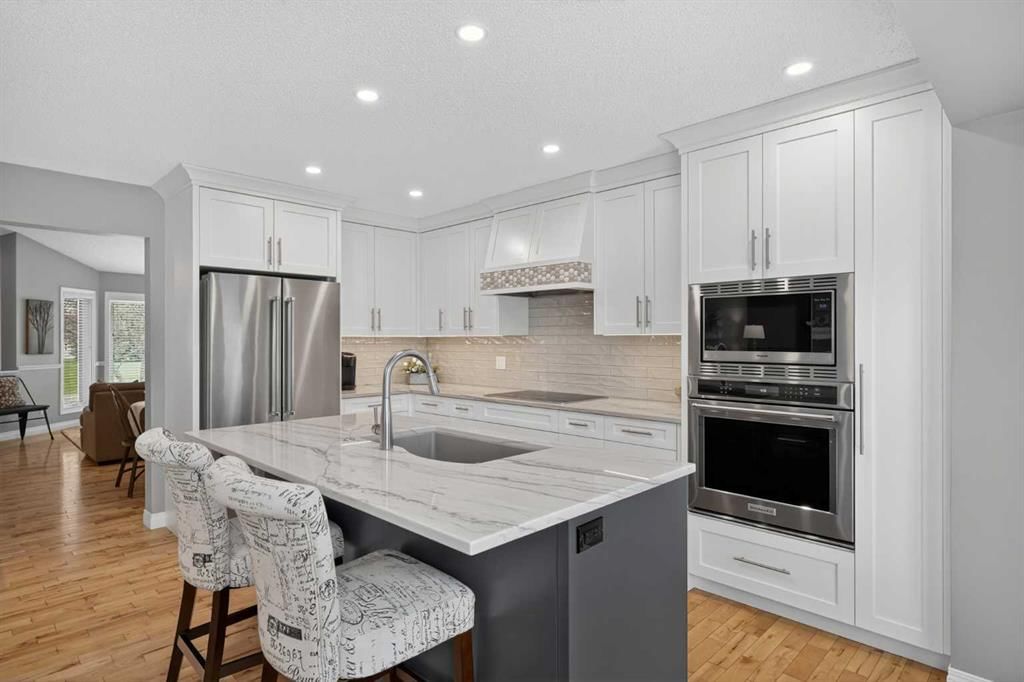 3513 Douglas Woods Heights SE, Calgary — photo 3 of 49