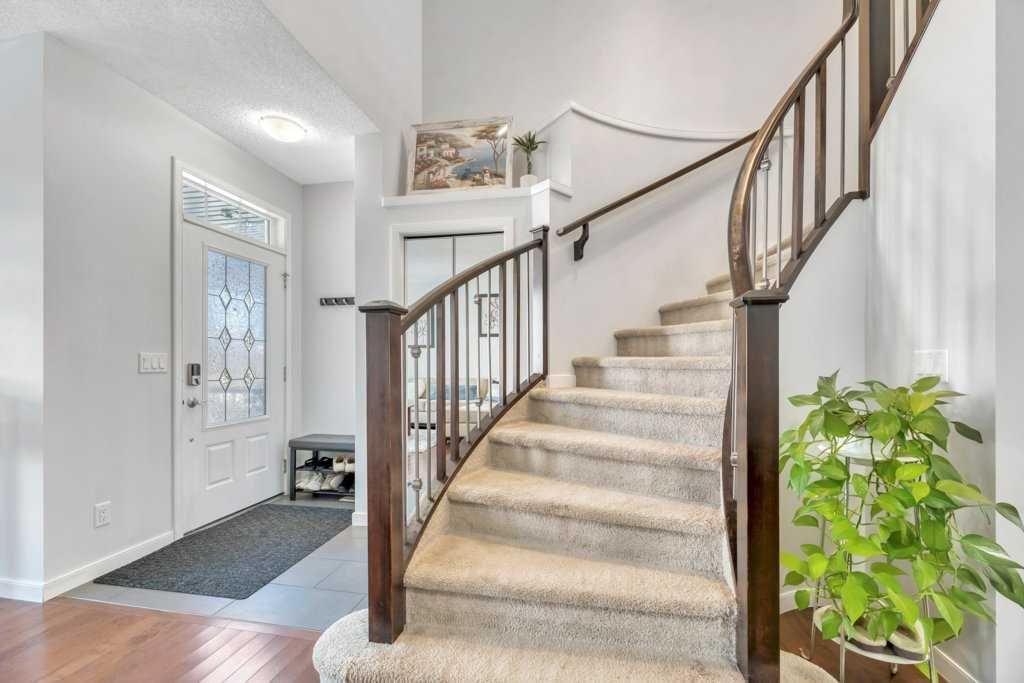 1721 New Brighton Drive SE, Calgary — photo 4 of 44