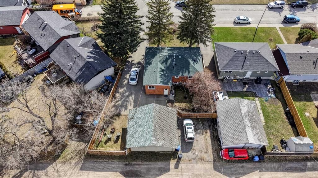 32 Beaupre Crescent NW, Calgary — photo 3 of 46