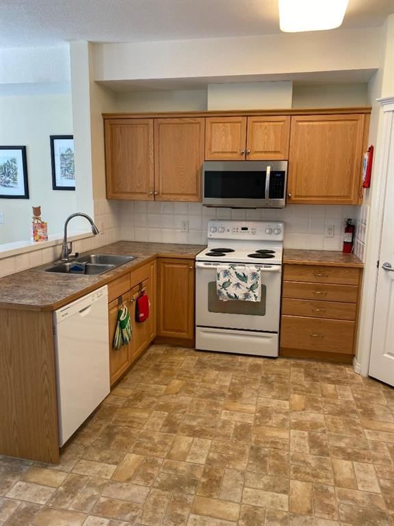 446, 15 Everstone Drive SW, Calgary — photo 3 of 21