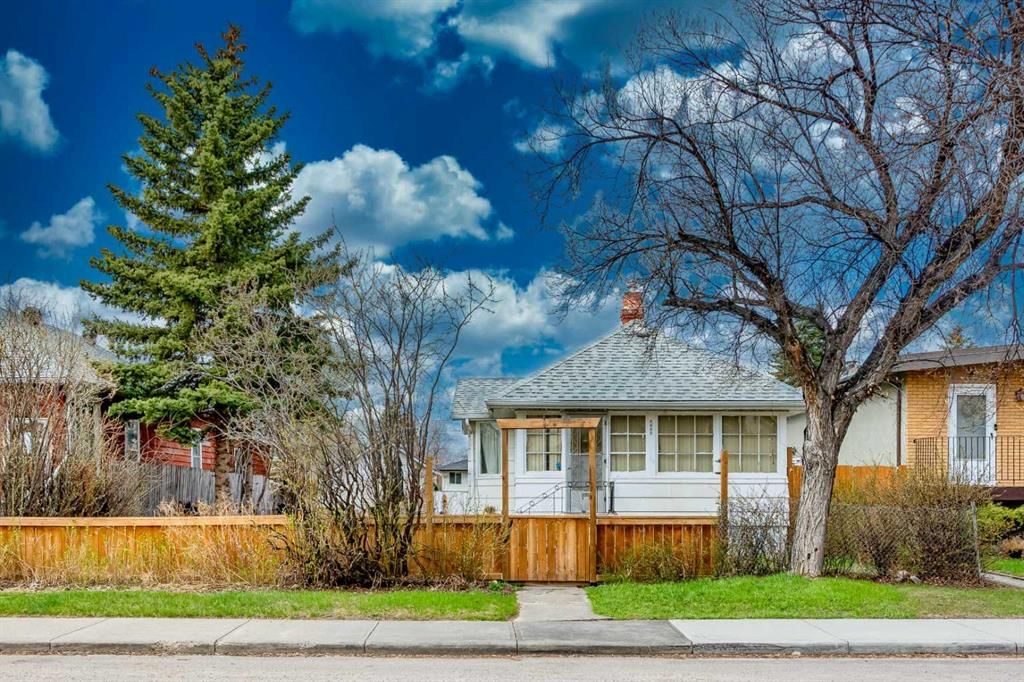 7421 21A Street SE, Calgary — photo 3 of 29