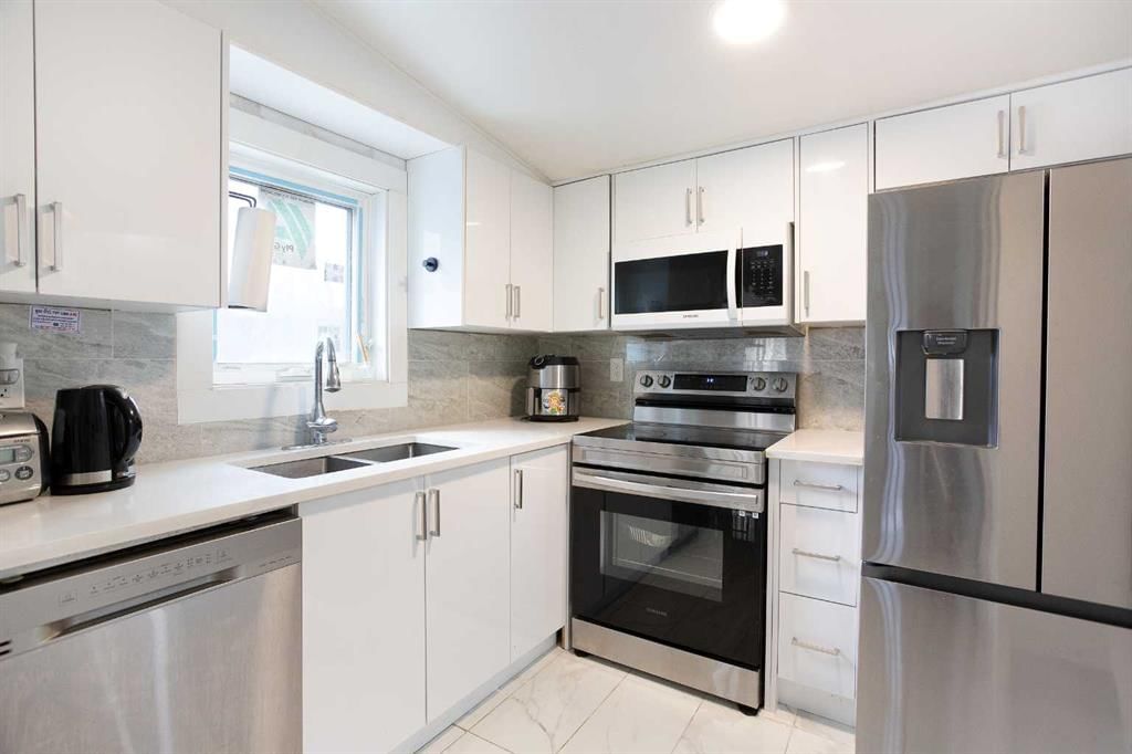7421 21A Street SE, Calgary — photo 5 of 29