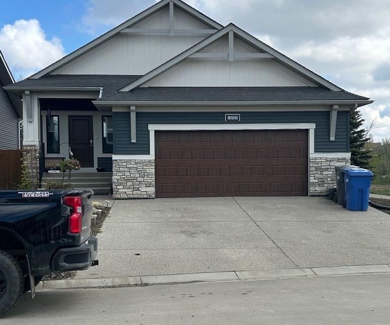 800 Mandalay Link, Carstairs — main listing photo