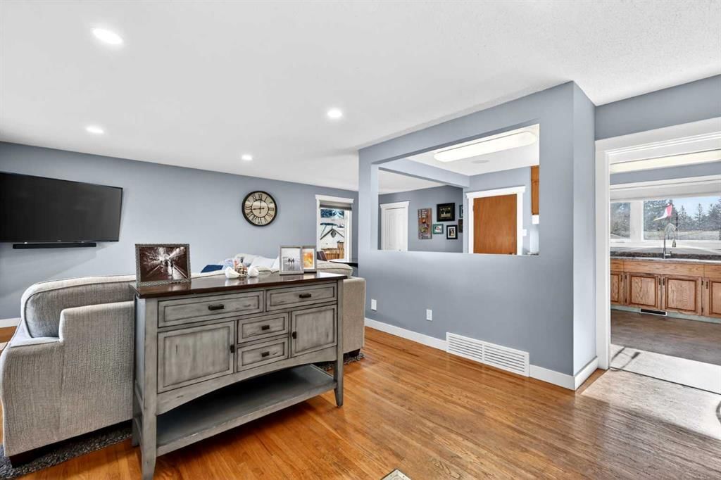 316 Wascana Crescent SE, Calgary — photo 4 of 49