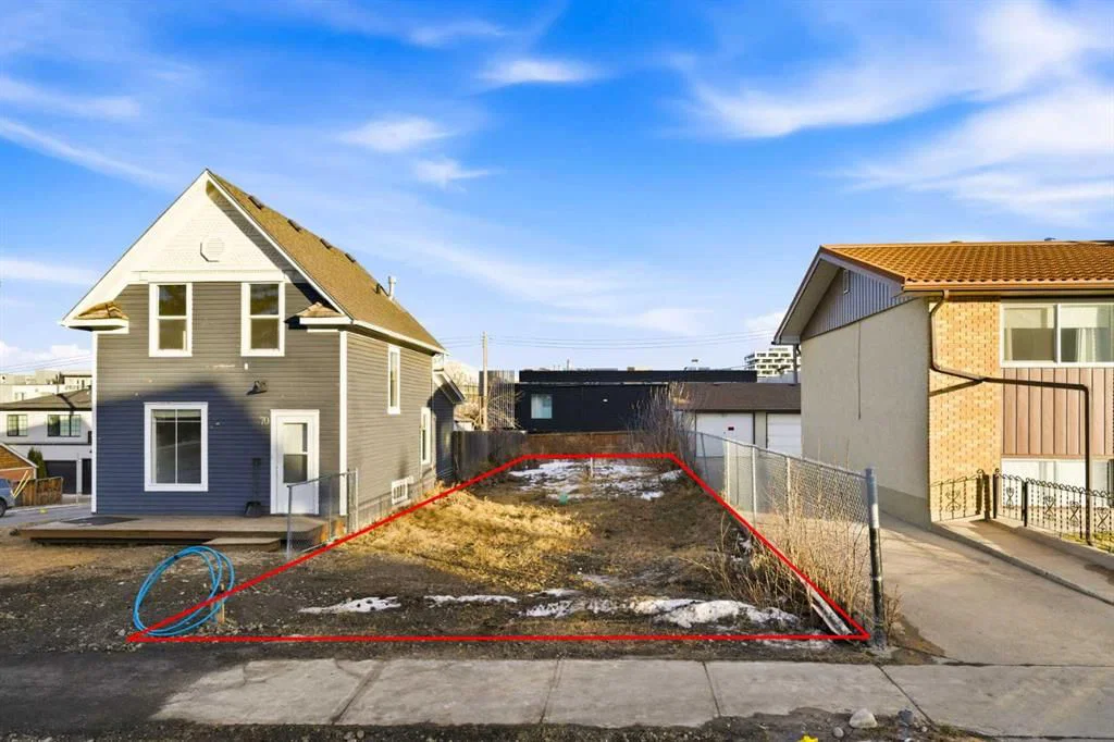 68 7 Street NE, Calgary — photo 2 of 13