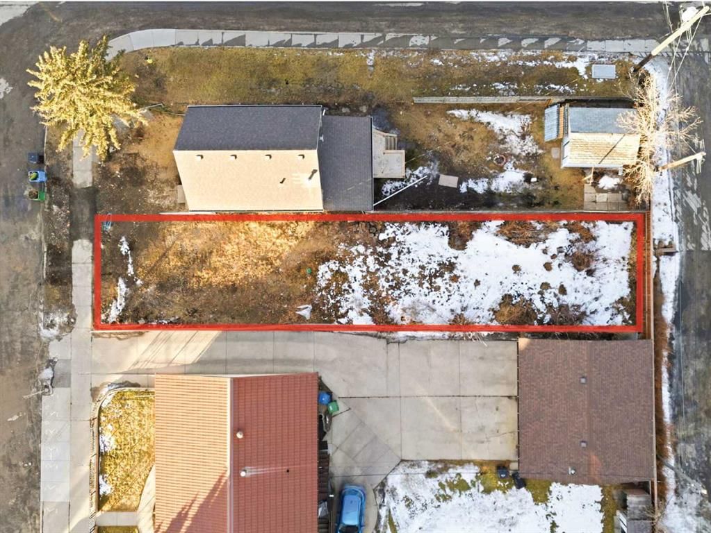 68 7 Street NE, Calgary — photo 3 of 13