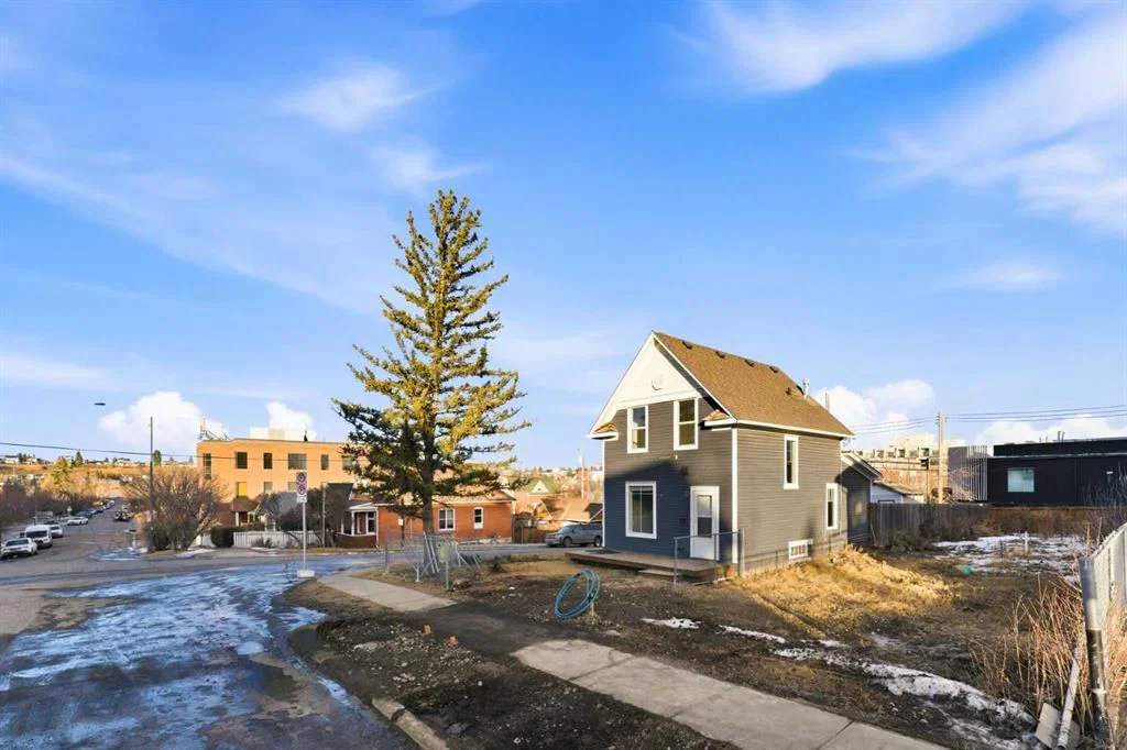 68 7 Street NE, Calgary — photo 4 of 13