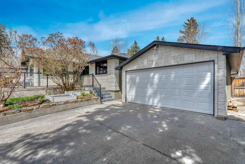 48 Waterloo Drive SW, Calgary — photo 2 of 49