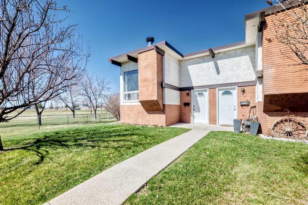 241 Pinemont Road NE, Calgary — photo 2 of 45