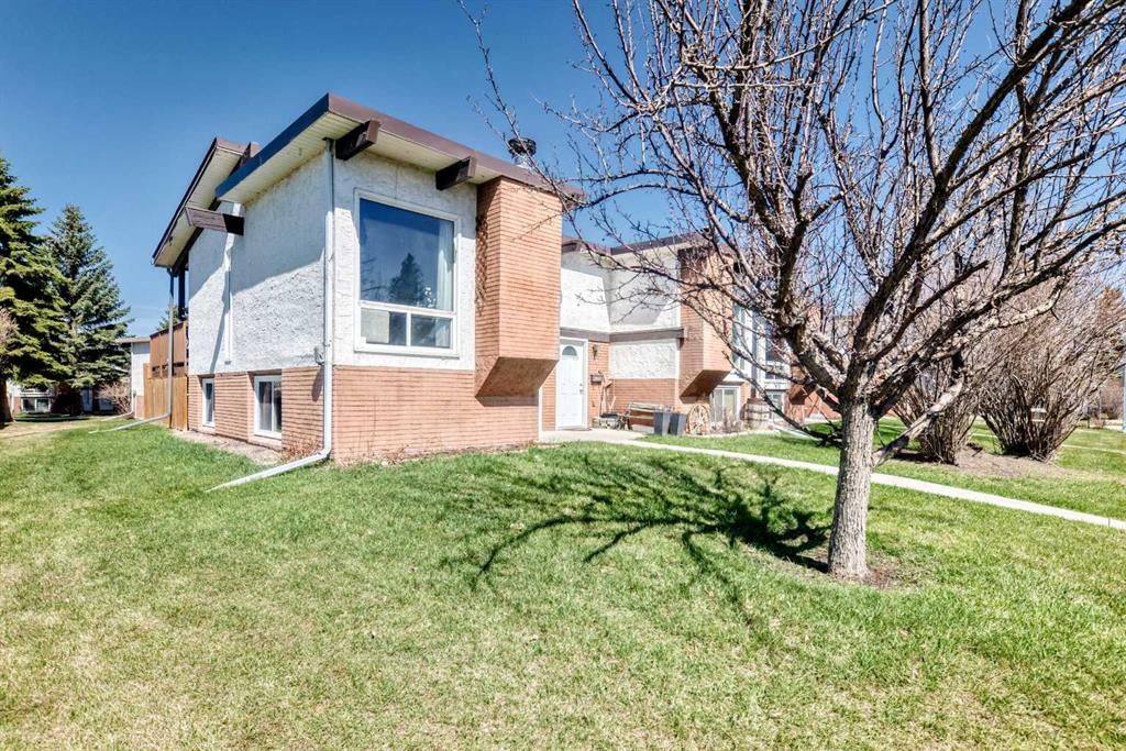 241 Pinemont Road NE, Calgary — photo 4 of 45