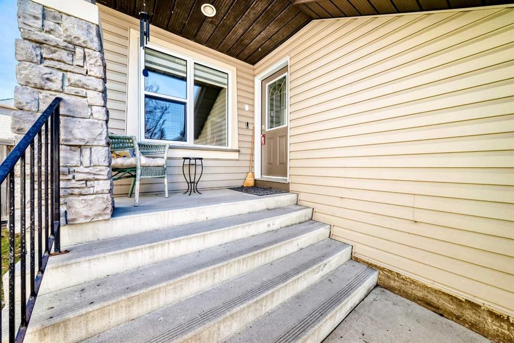 182 Chapalina Close SE, Calgary — photo 4 of 40