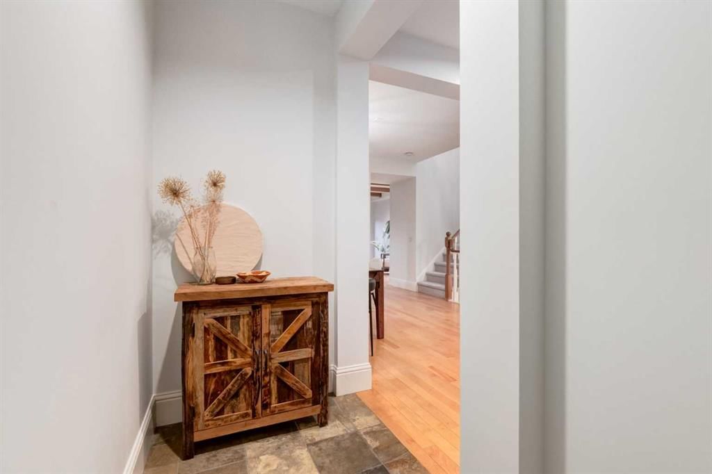 2021 32 Avenue SW, Calgary — photo 3 of 50