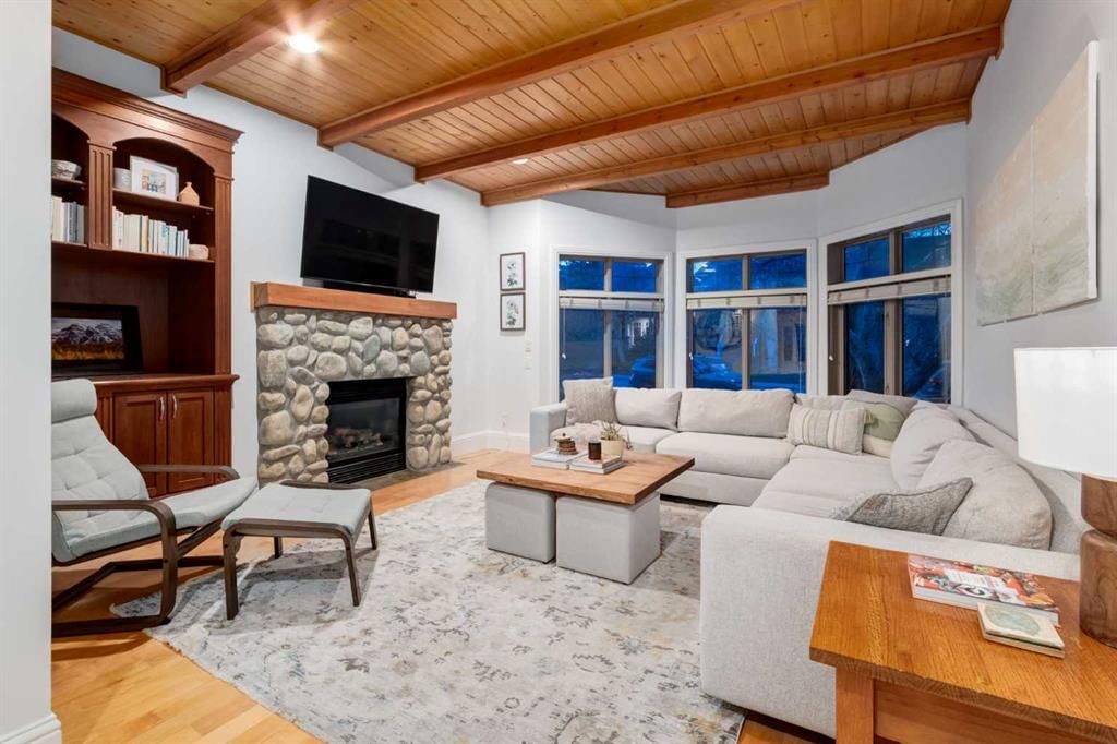 2021 32 Avenue SW, Calgary — photo 4 of 50