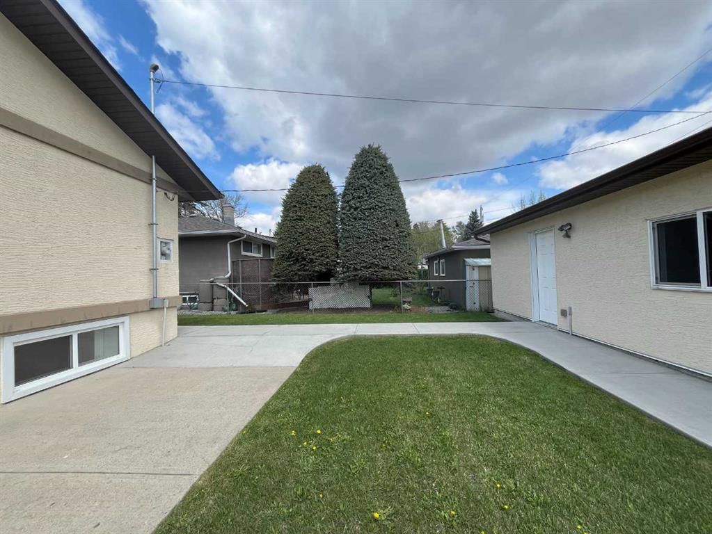 7224 21 Street SE, Calgary — photo 3 of 23