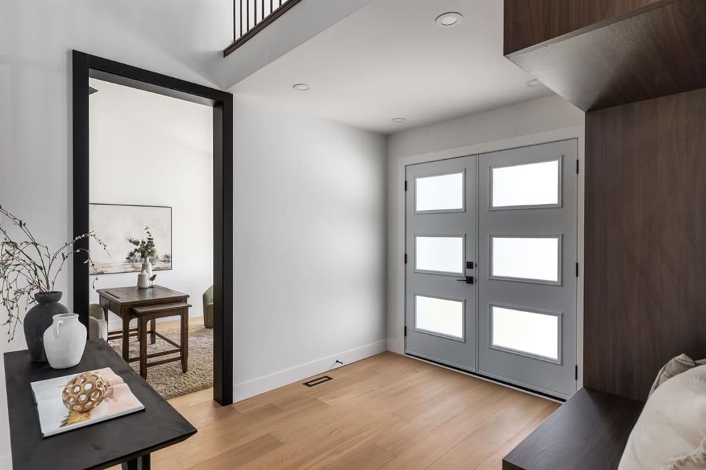 71 Woodridge Close SW, Calgary — photo 2 of 50
