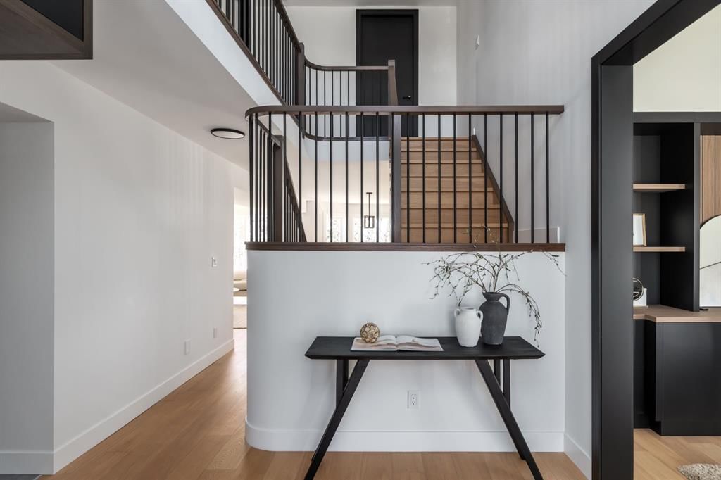 71 Woodridge Close SW, Calgary — photo 3 of 50