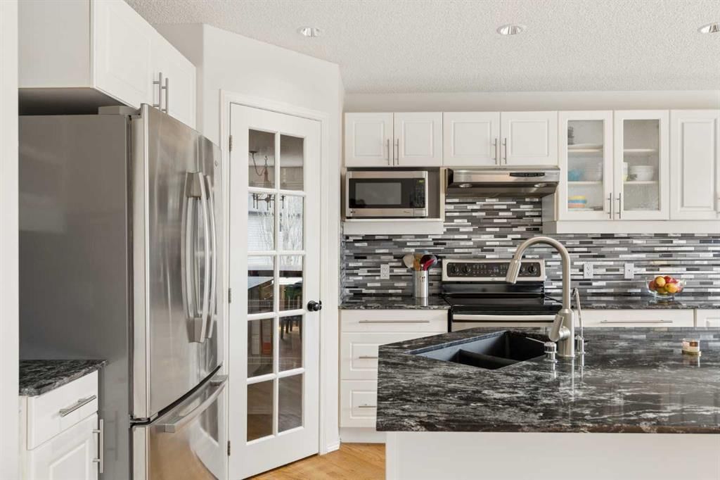 68 Cranfield Place SE, Calgary — photo 3 of 45