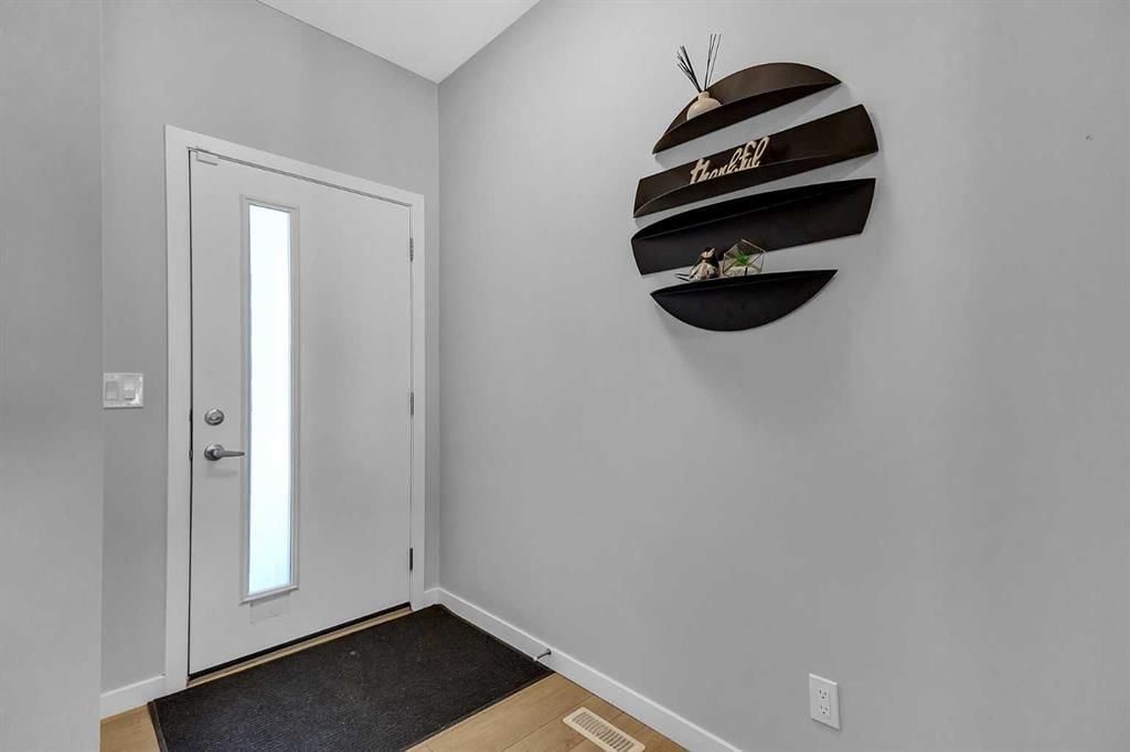 672 Walgrove Boulevard SE, Calgary — photo 2 of 49