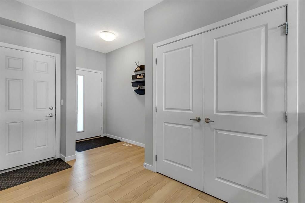 672 Walgrove Boulevard SE, Calgary — photo 3 of 49