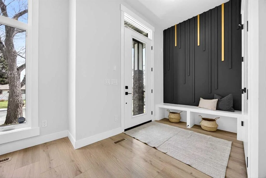 107 Hartford Road NW, Calgary — photo 2 of 50