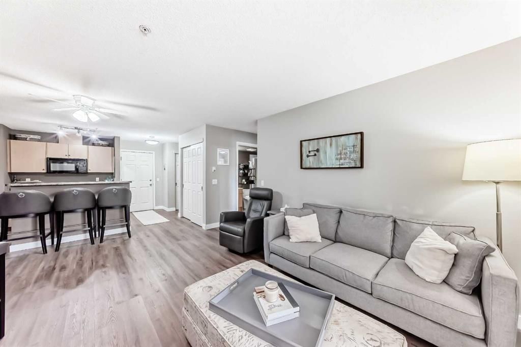 205, 1811 34 Avenue SW, Calgary — photo 3 of 37