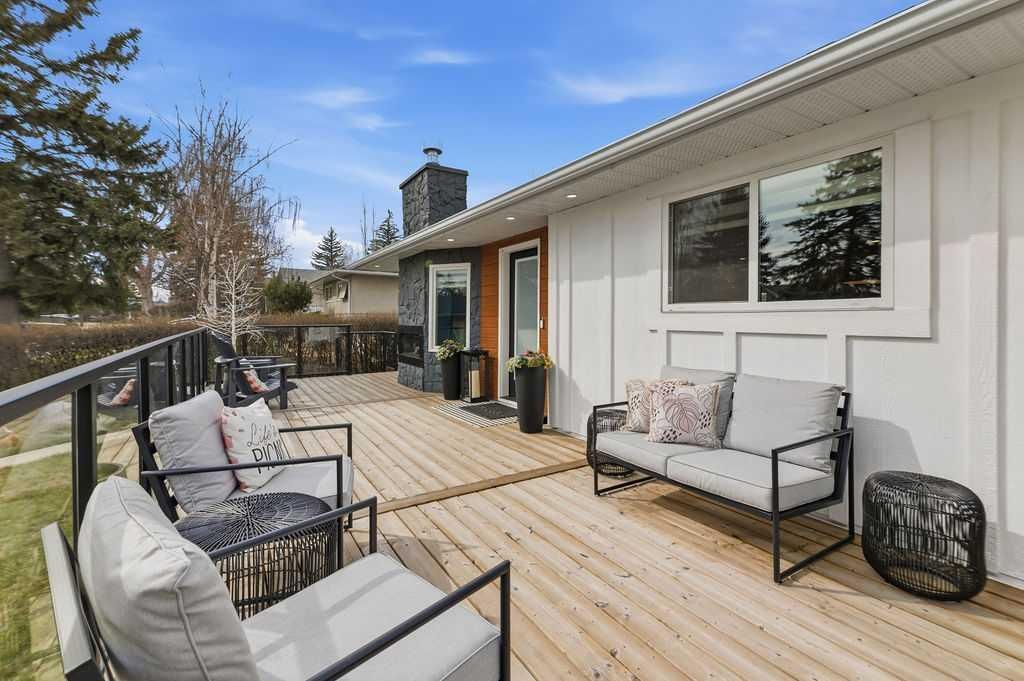 28 Canyon Drive NW, Calgary — photo 2 of 50