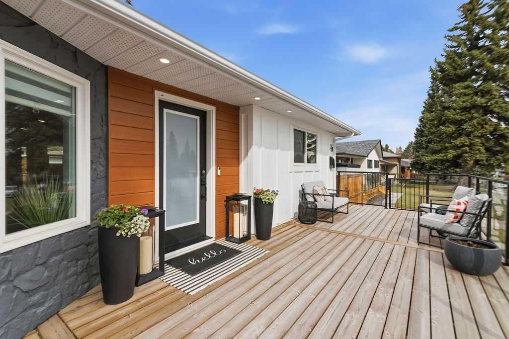 28 Canyon Drive NW, Calgary — photo 3 of 50