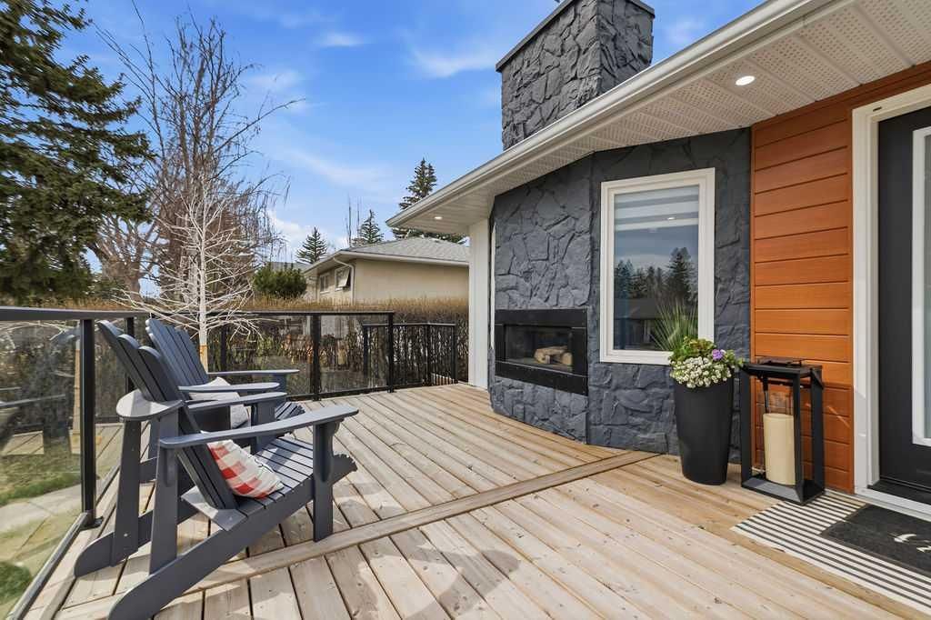 28 Canyon Drive NW, Calgary — photo 4 of 50
