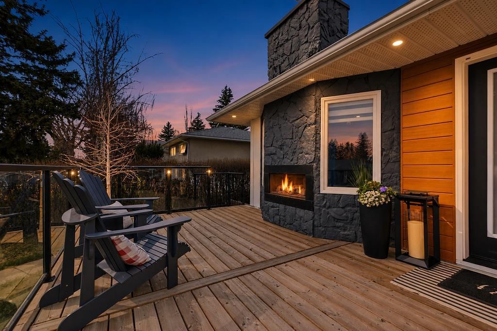 28 Canyon Drive NW, Calgary — photo 5 of 50
