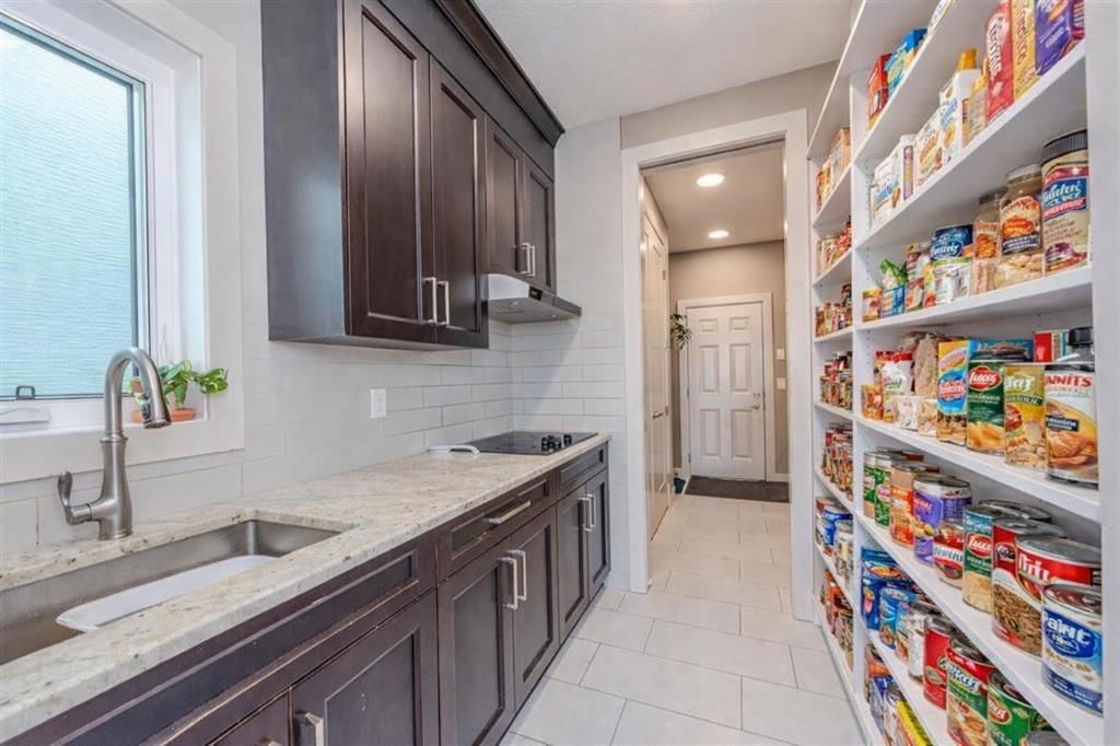 105 Carringvue Manor NW, Calgary — photo 2 of 49