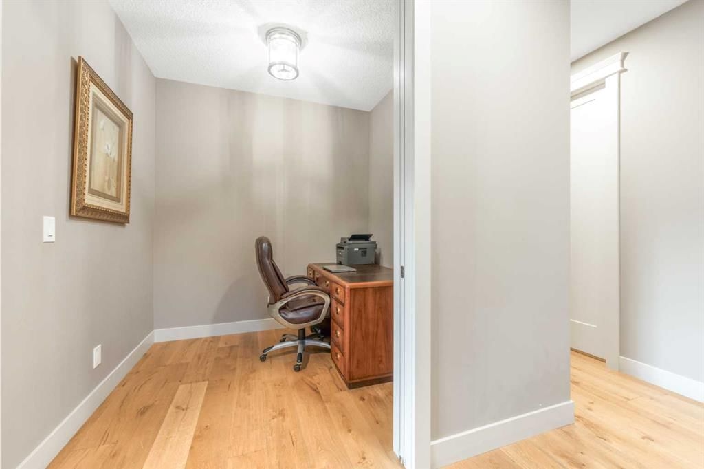 105 Carringvue Manor NW, Calgary — photo 4 of 49