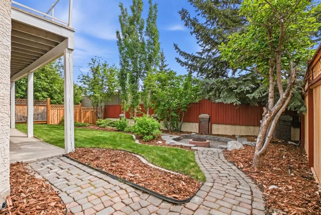 7051 Christie Briar Manor SW, Calgary — photo 3 of 44