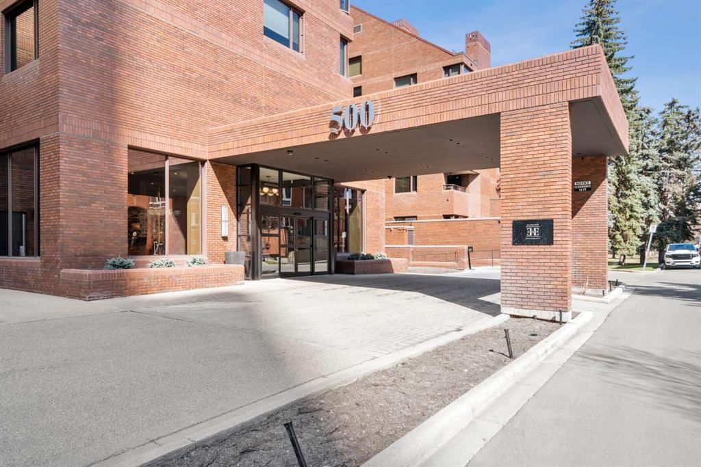 902A, 500 Eau Claire Avenue SW, Calgary — photo 2 of 50