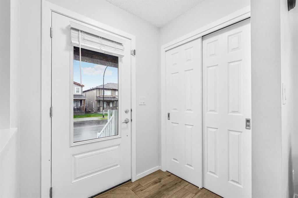 1470 148 Avenue NW, Calgary — photo 3 of 37