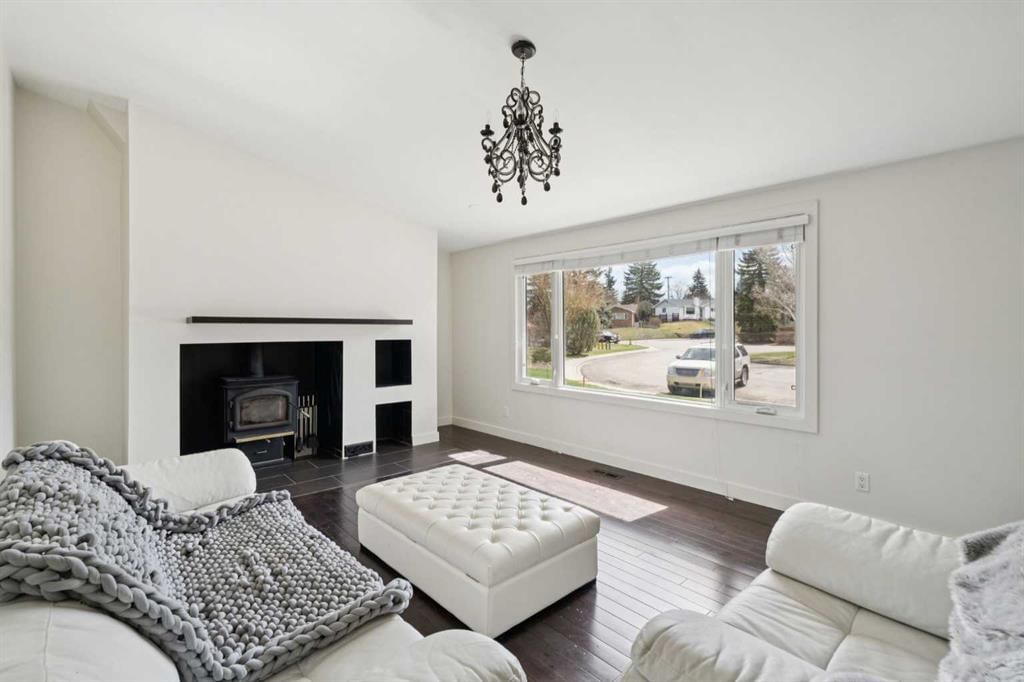 214 Springwood Place SW, Calgary — photo 5 of 41