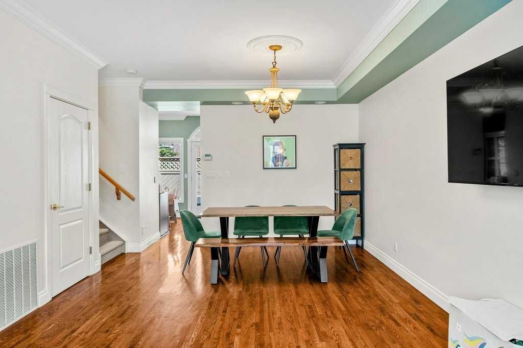 2308 Erlton Place SW, Calgary — photo 5 of 47