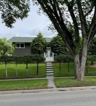 4928 40 Avenue NW, Calgary — main listing photo