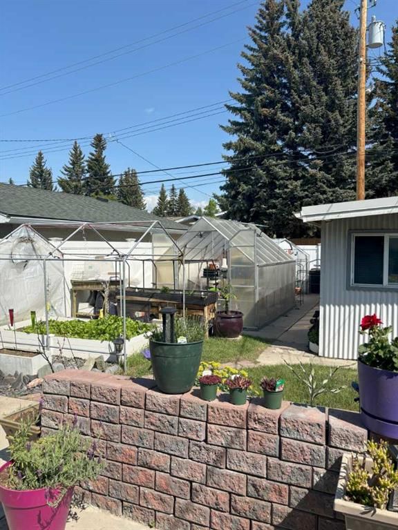4924 40 Avenue NW, Calgary — photo 3 of 23
