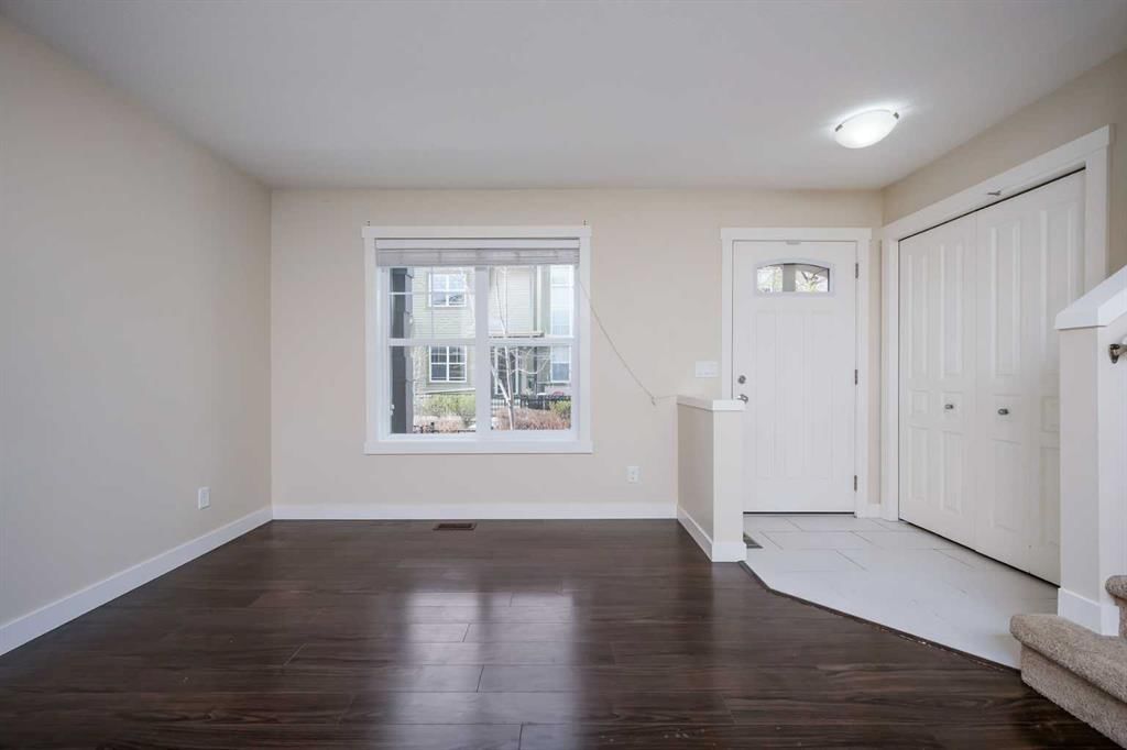 211 Mckenzie Towne Square SE, Calgary — photo 5 of 42
